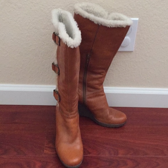 Woman’s boots - Picture 4 of 5